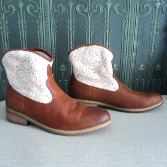 Ralph Lauren boot~ 8.5   NWOT - Picture 1 of 7